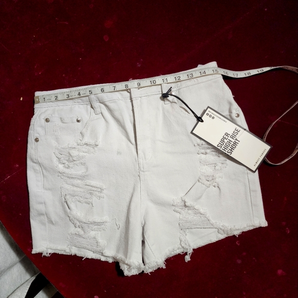 Almost Famous Super High-rise Distressed Jeans Shorts - Picture 4 of 8